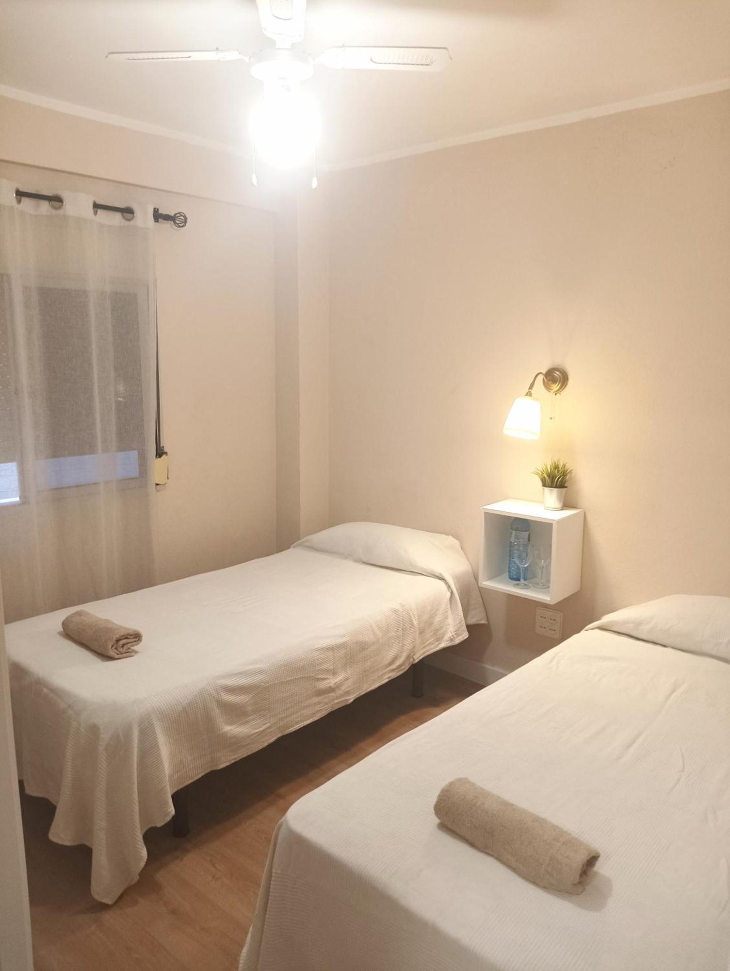 Habitaciones En Apartamento Compartido Delicias Room Cerca Del Mar, Aeropuerto, Ave Y Metro Малага Номер фото